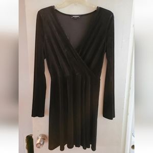 NWOT EXPRESS BLACK VELVET SURPLICE FIT AND FLARE DRESS sz S